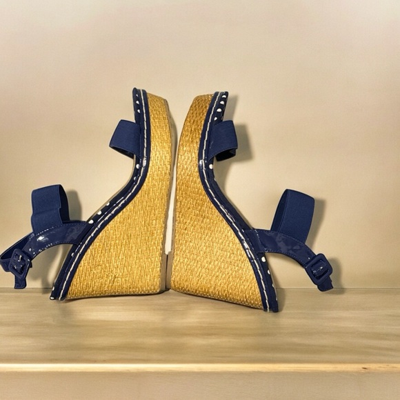 Charles David Navy polka dot wedges size 9 - Picture 8 of 10